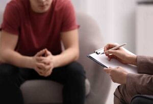 Teen talks to therapist in aftercare program